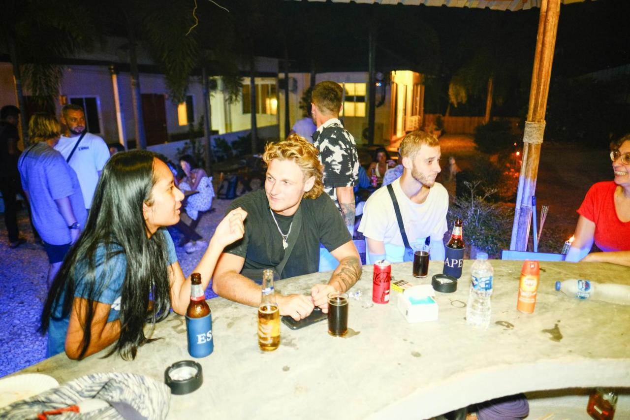 Escape Divers - Jungle Hostel And Dive Centre Koh Tao Exterior photo