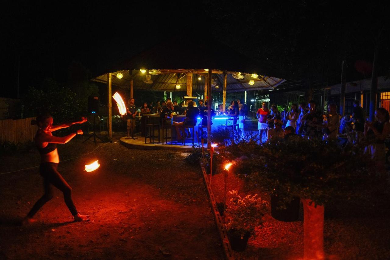 Escape Divers - Jungle Hostel And Dive Centre Koh Tao Exterior photo