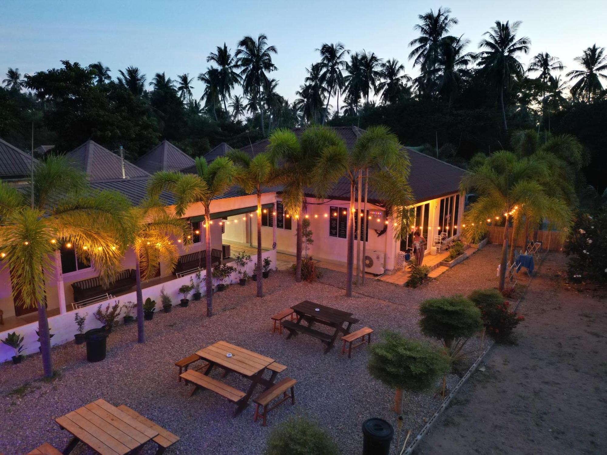 Escape Divers - Jungle Hostel And Dive Centre Koh Tao Exterior photo