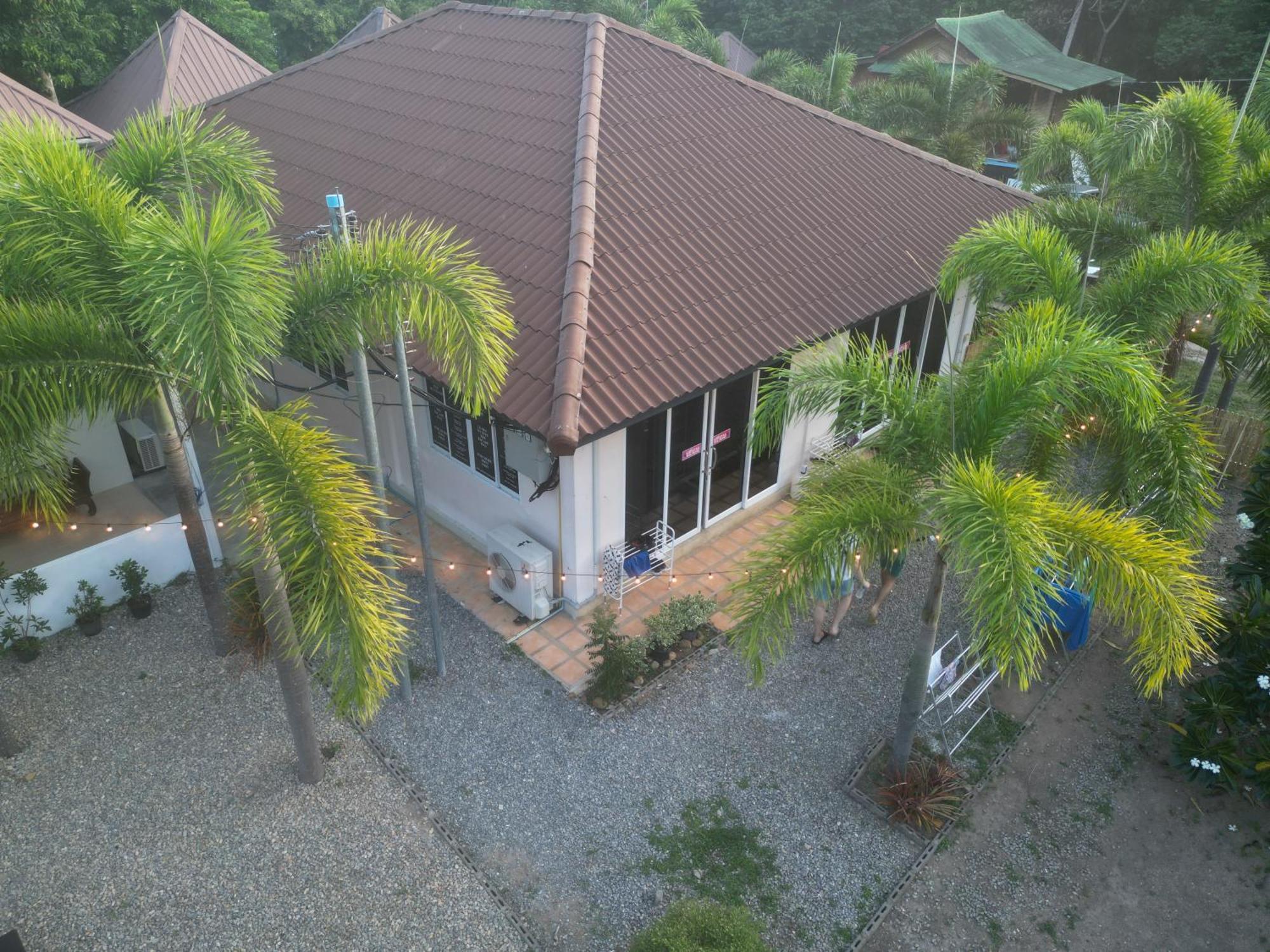 Escape Divers - Jungle Hostel And Dive Centre Koh Tao Exterior photo