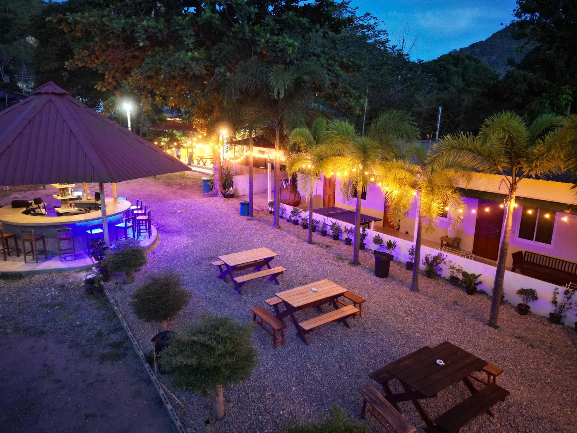 Escape Divers - Jungle Hostel And Dive Centre Koh Tao Exterior photo