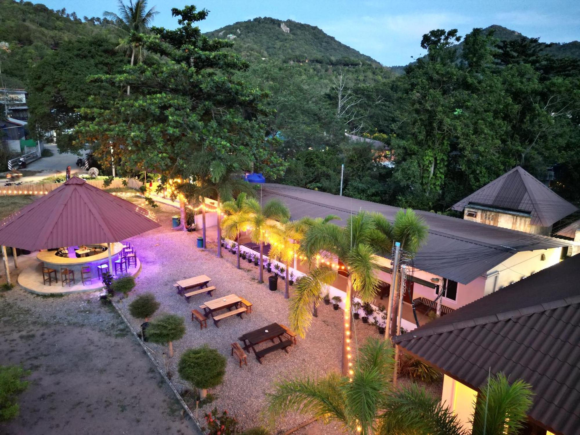 Escape Divers - Jungle Hostel And Dive Centre Koh Tao Exterior photo