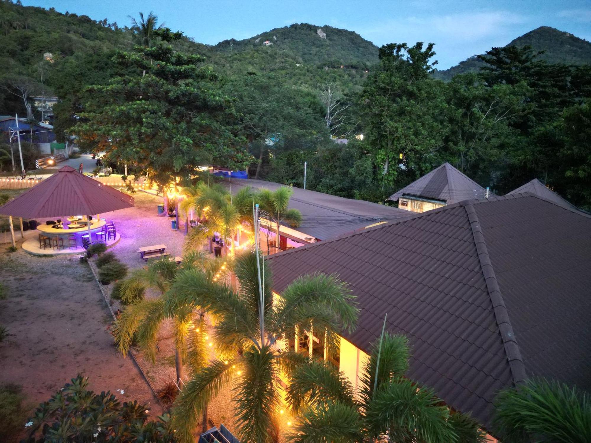 Escape Divers - Jungle Hostel And Dive Centre Koh Tao Exterior photo